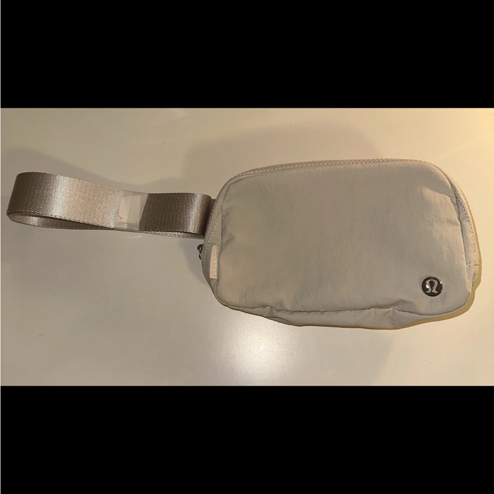 Lululemon Athletica, Lululemon Everywhere Belt Bag 1L White Opal